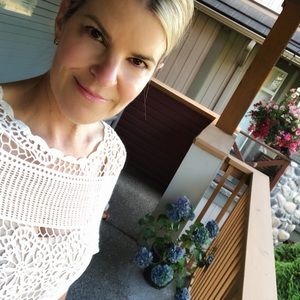 Meet your Posher, Debbie